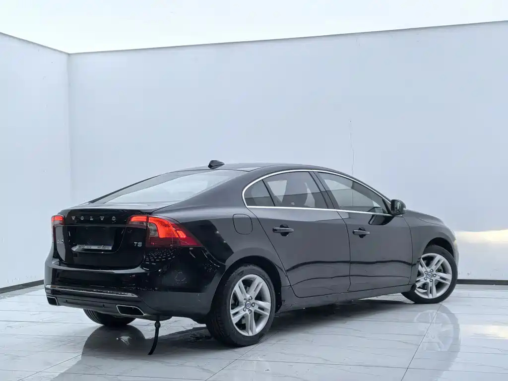 VOLVO S60 2015