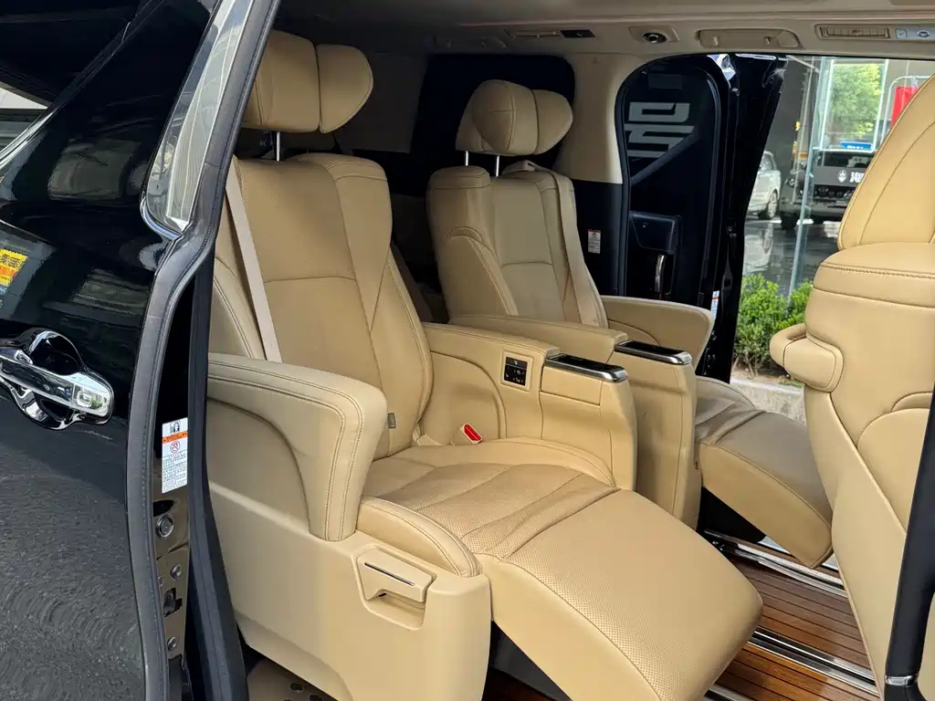 TOYOTA ALPHARD 2018