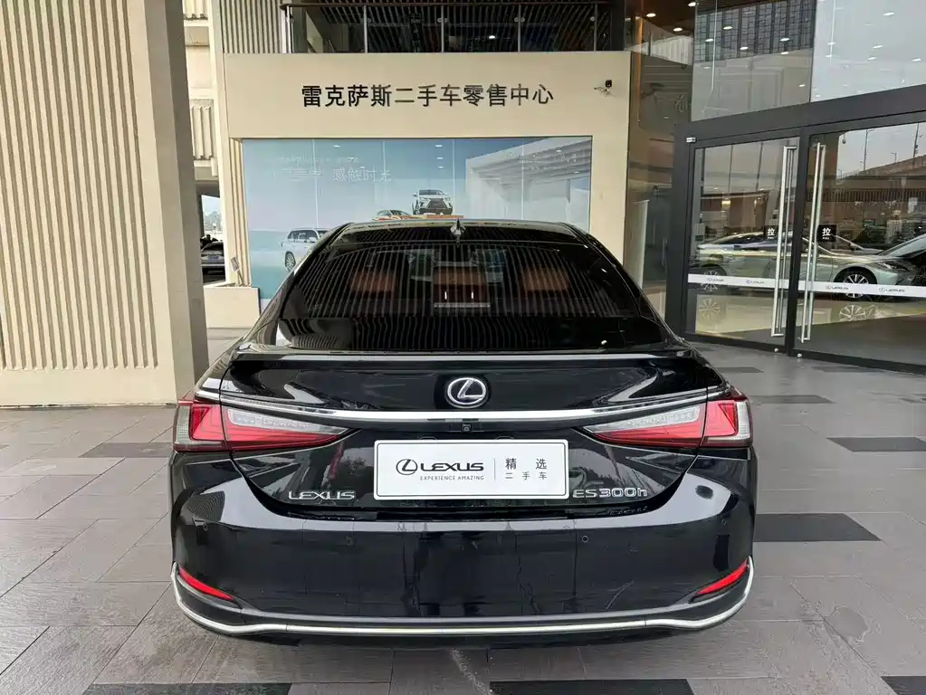 LEXUS ES 2018