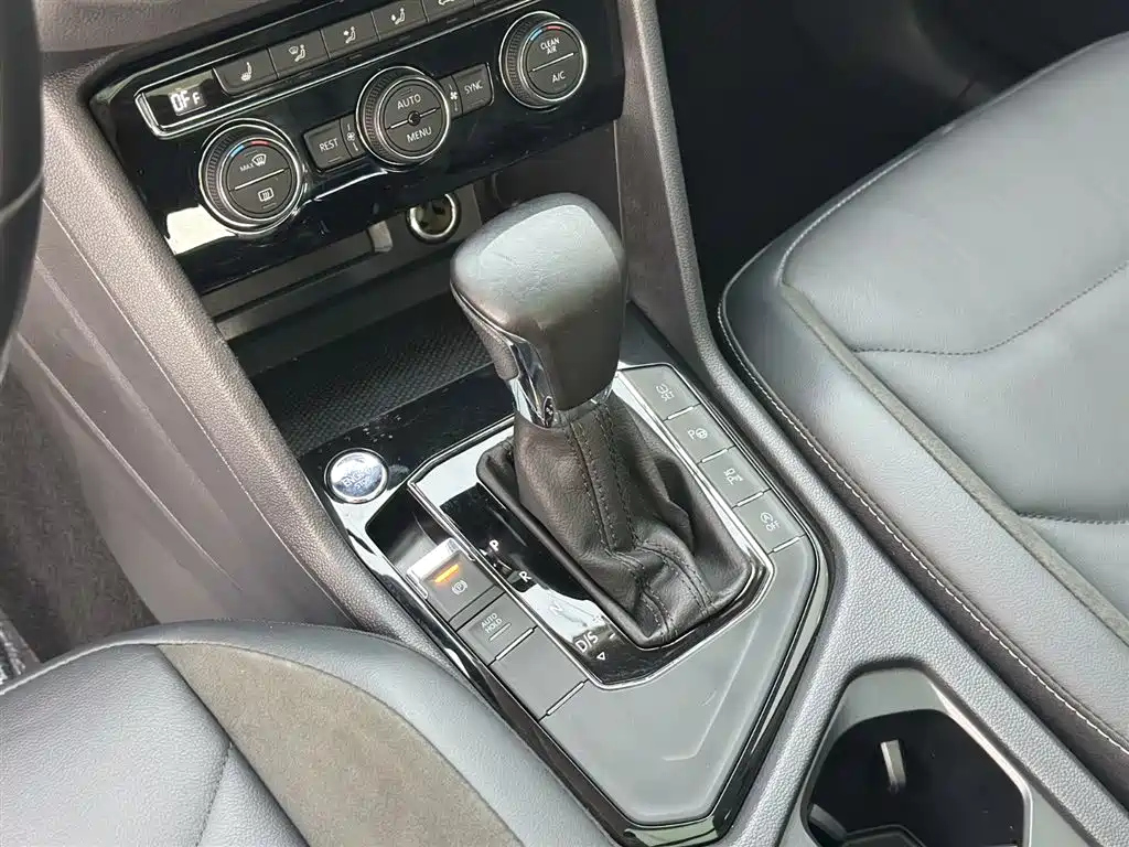 VOLKSWAGEN TIGUAN L 2021