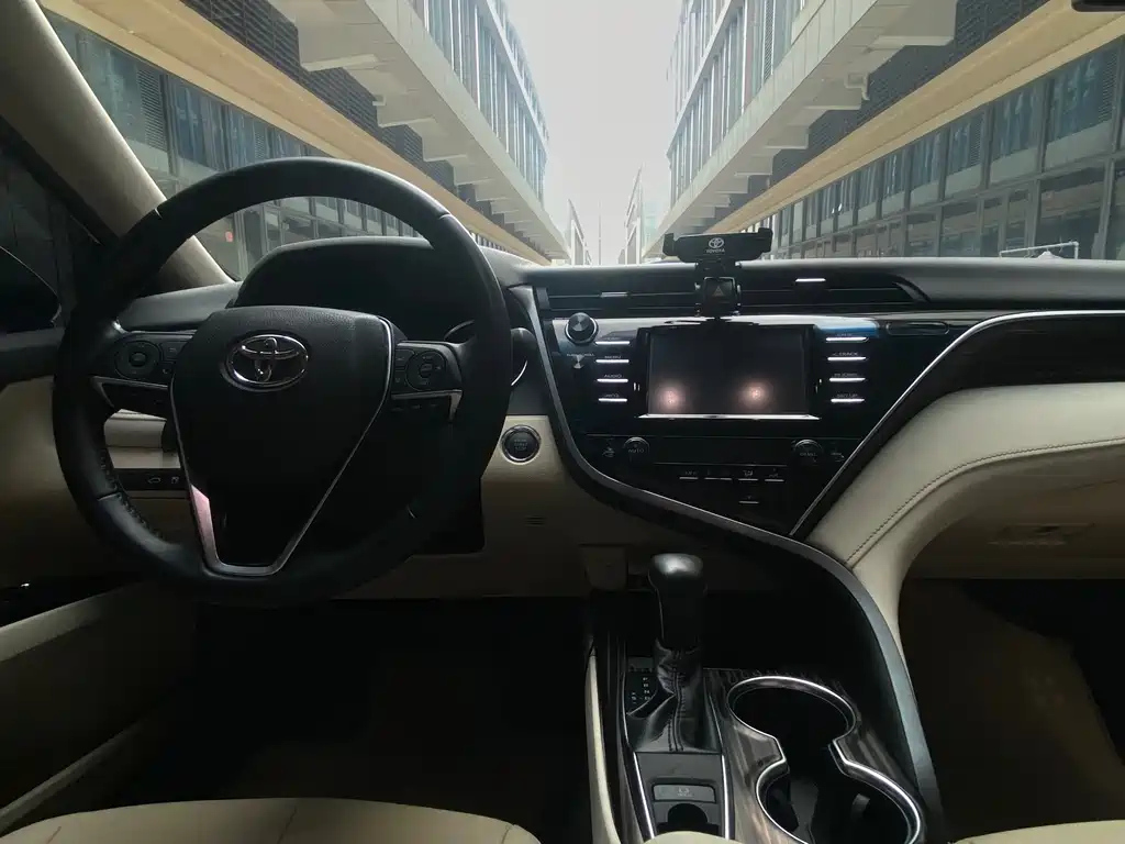 TOYOTA CAMRY 2018