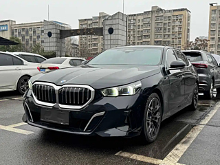 BMW 5-SERIES  2024