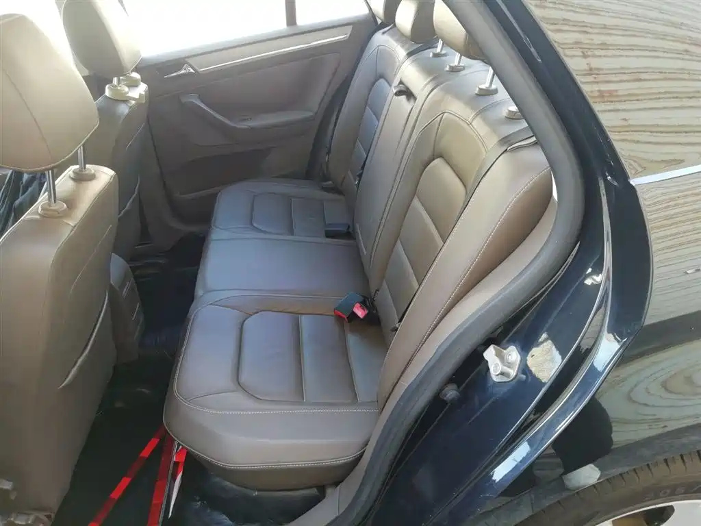 VOLKSWAGEN BORA 2014