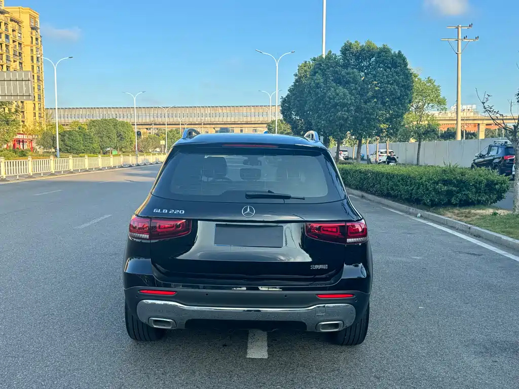 MERCEDES BENZ GLB 2023
