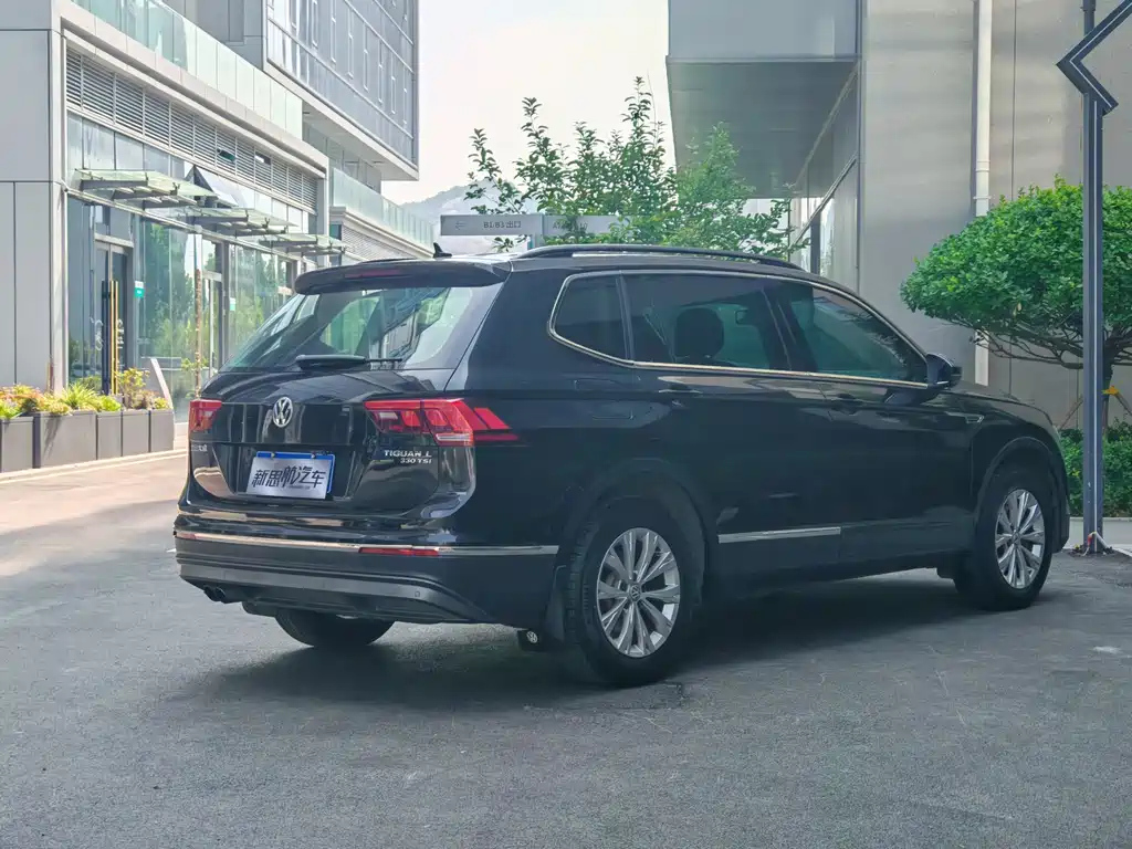 VOLKSWAGEN TIGUAN L 2017