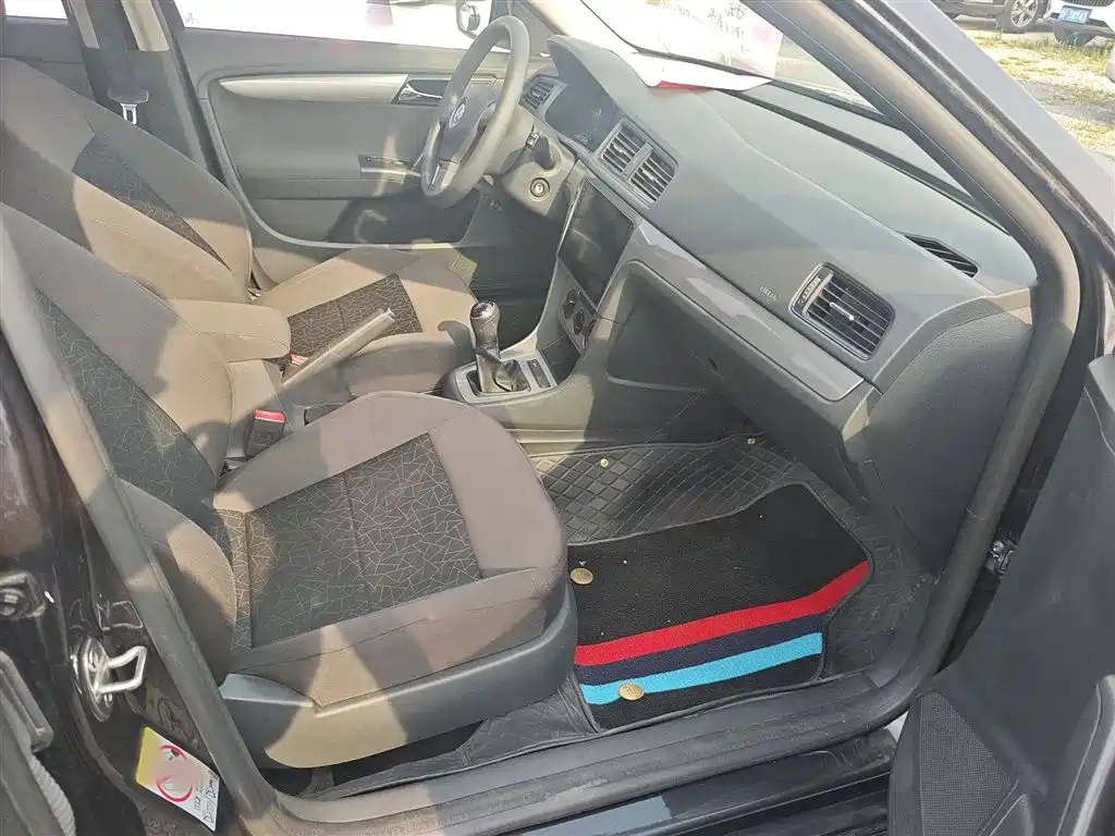 VOLKSWAGEN LAVIDA 2013