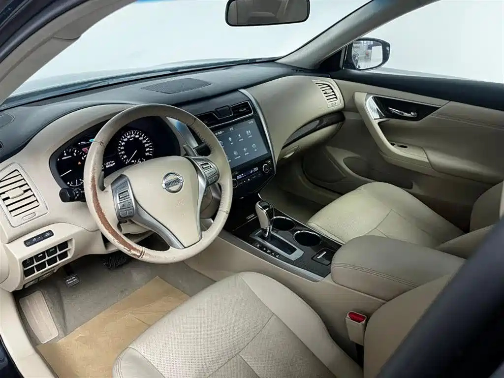 NISSAN TEANA 2015