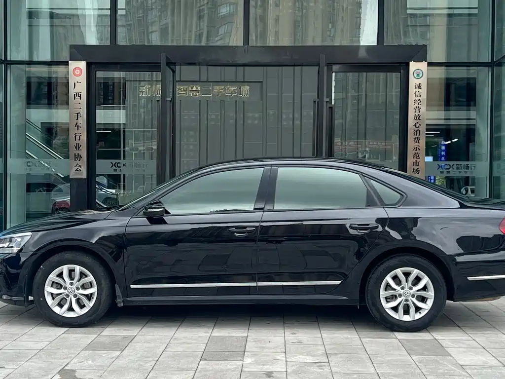 VOLKSWAGEN PASSAT 2017