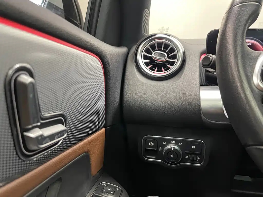 MERCEDES BENZ GLB 2021