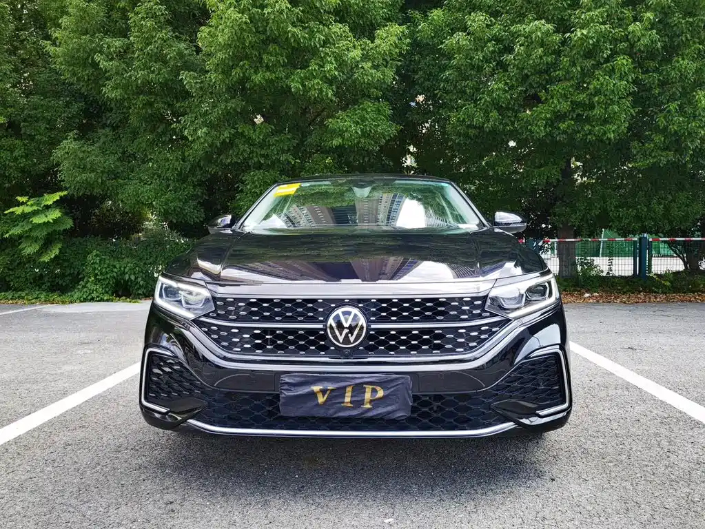 VOLKSWAGEN PASSAT 2023