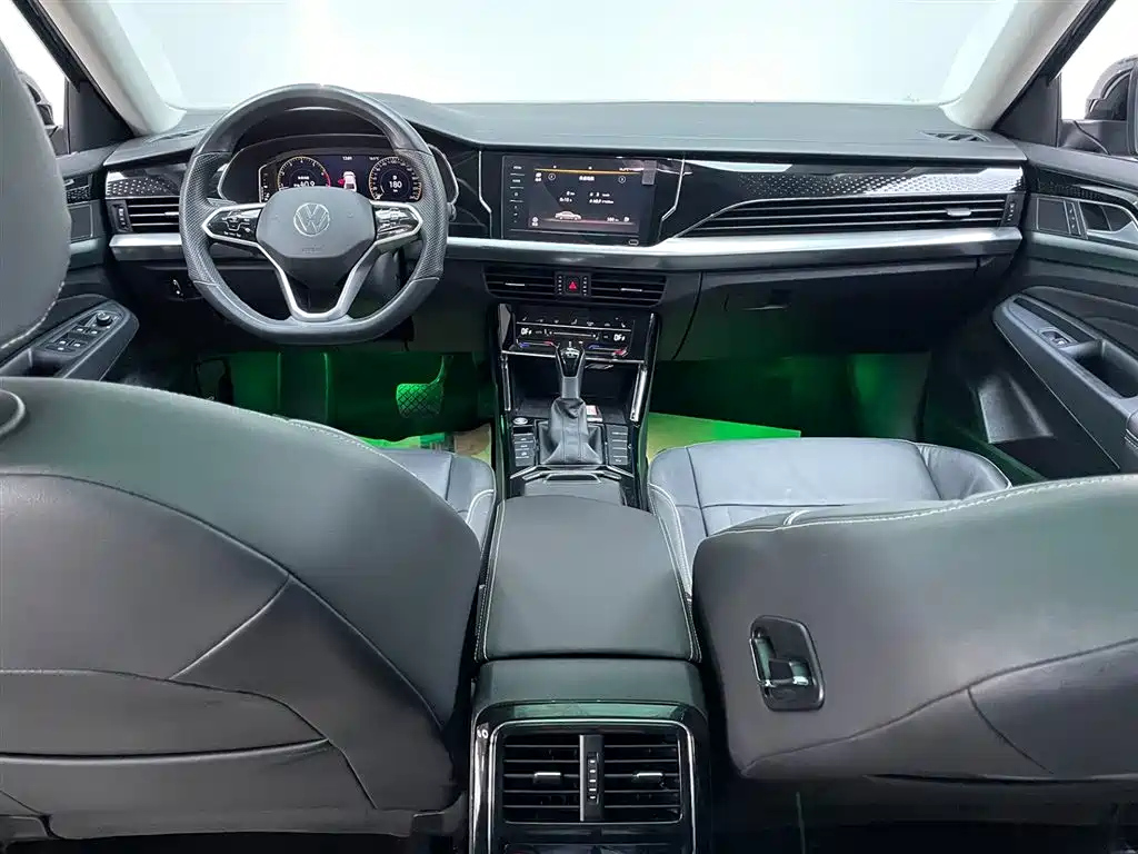 VOLKSWAGEN PASSAT 2023