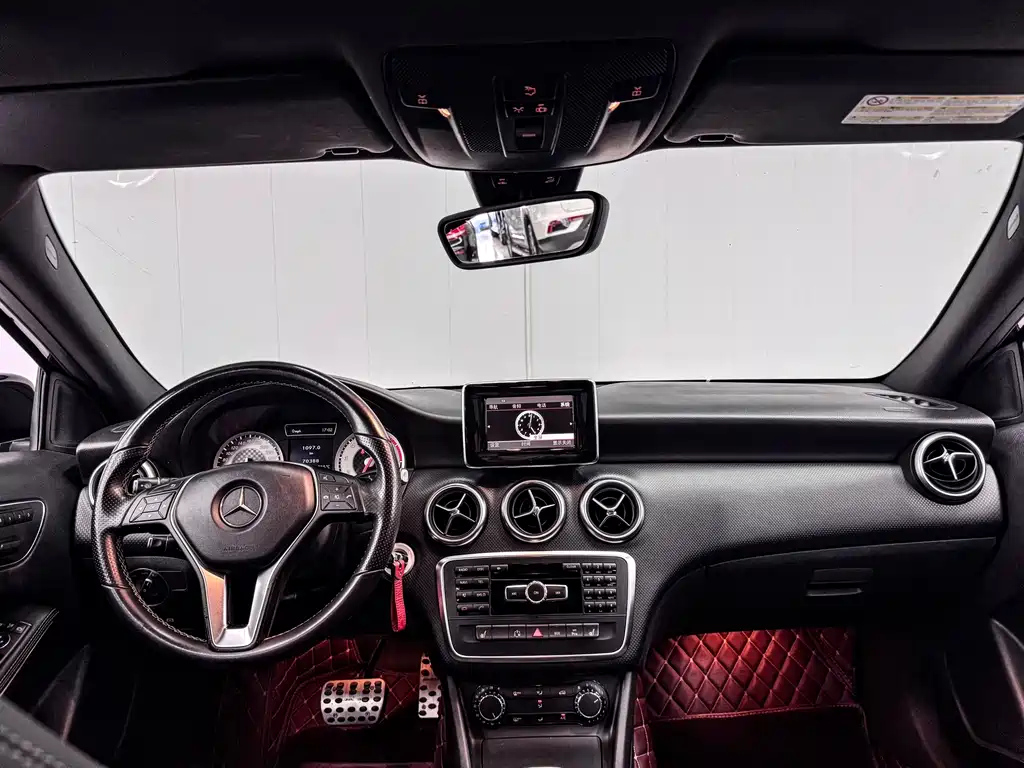 MERCEDES BENZ A-CLASS IMPORT 2015