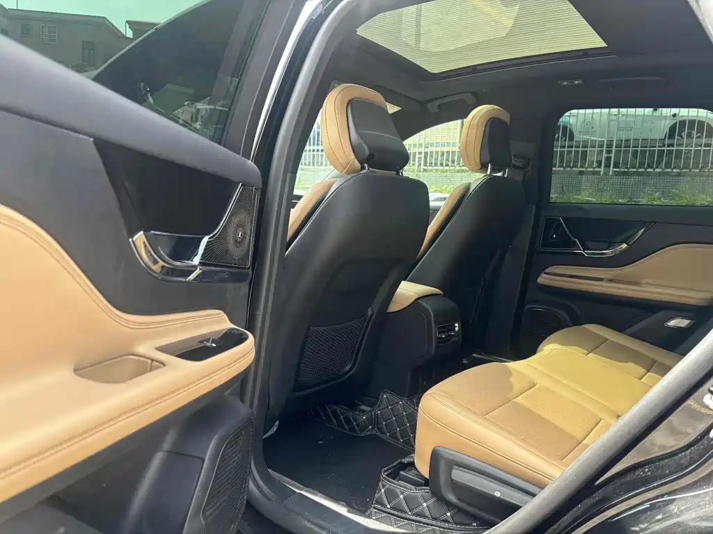 LINCOLN ADVENTURER 2021