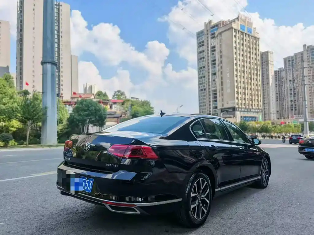 VOLKSWAGEN MAGOTAN 2021