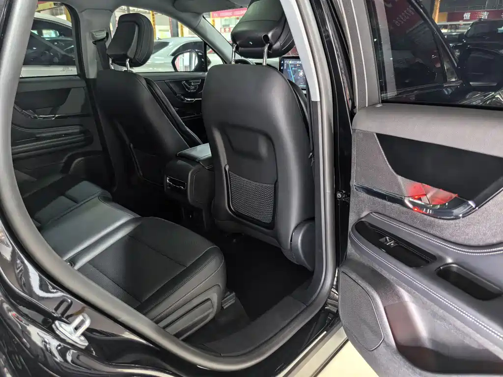 LINCOLN ADVENTURER 2023