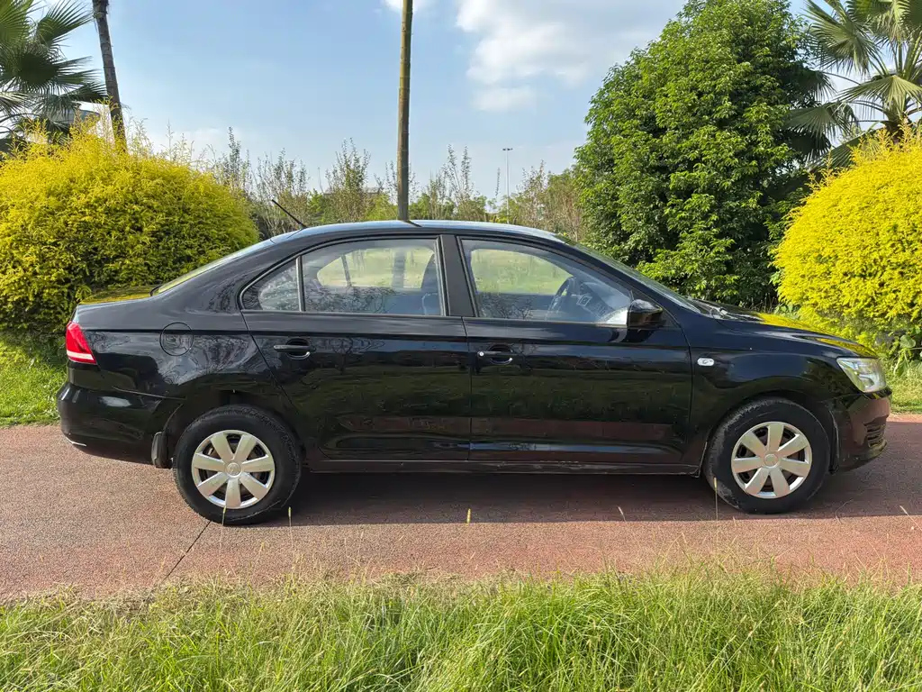 VOLKSWAGEN SANTANA 2014