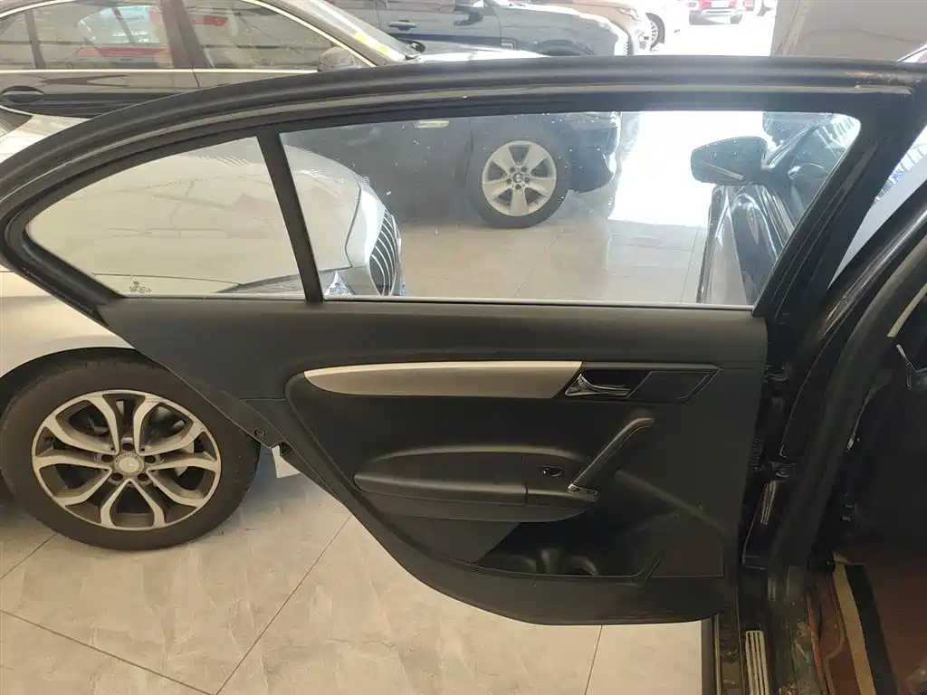 VOLKSWAGEN LAVIDA 2013