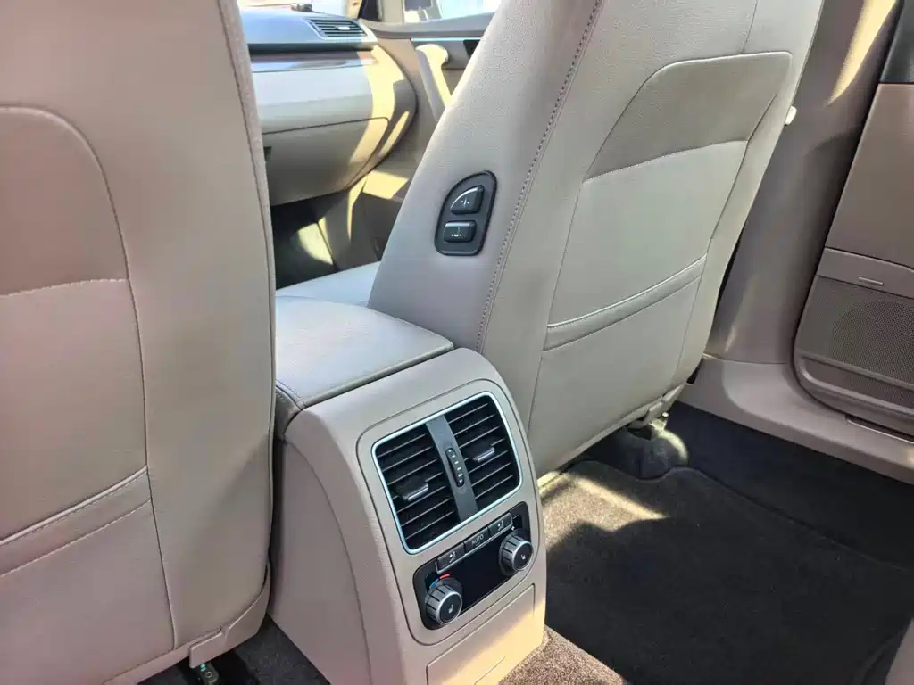 VOLKSWAGEN MAGOTAN 2013