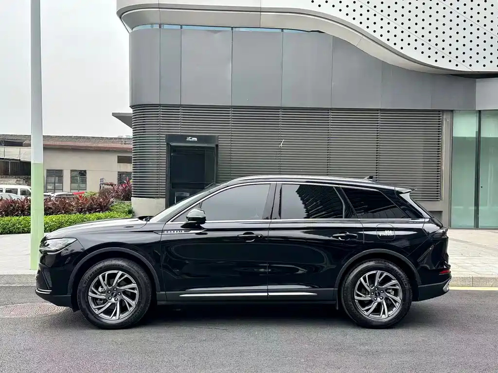 LINCOLN ADVENTURER 2023