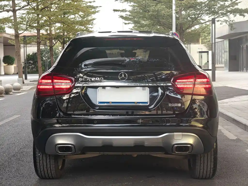 MERCEDES BENZ GLA 2021