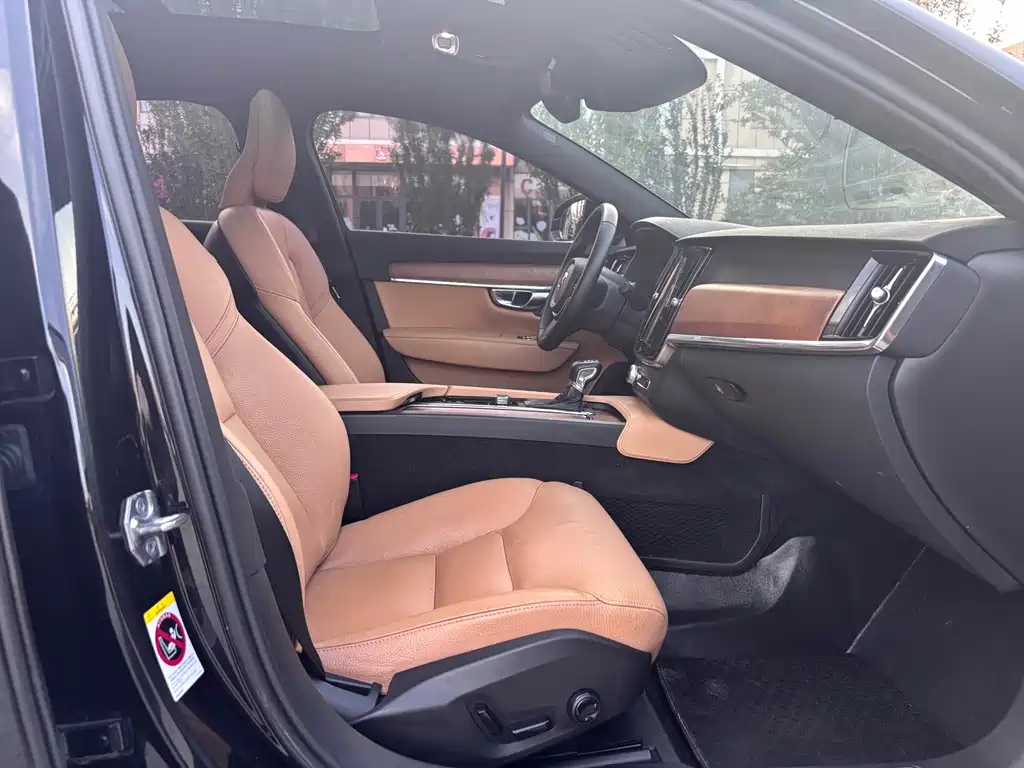 VOLVO S90 2019