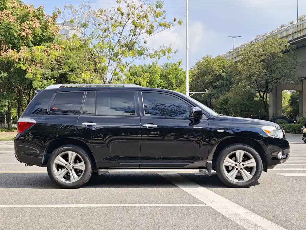 TOYOTA HIGHLANDER 2011