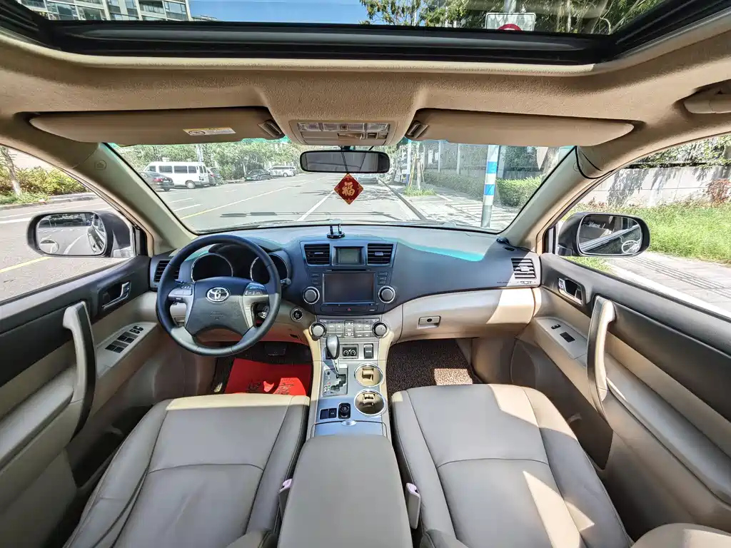 TOYOTA HIGHLANDER 2011