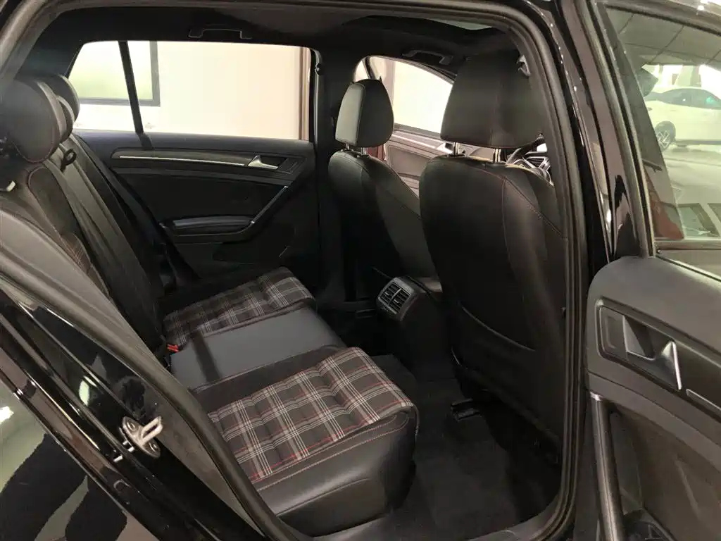 VOLKSWAGEN GOLF GTI 2018