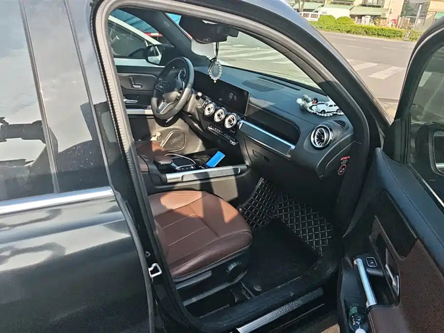 MERCEDES BENZ GLB 2023