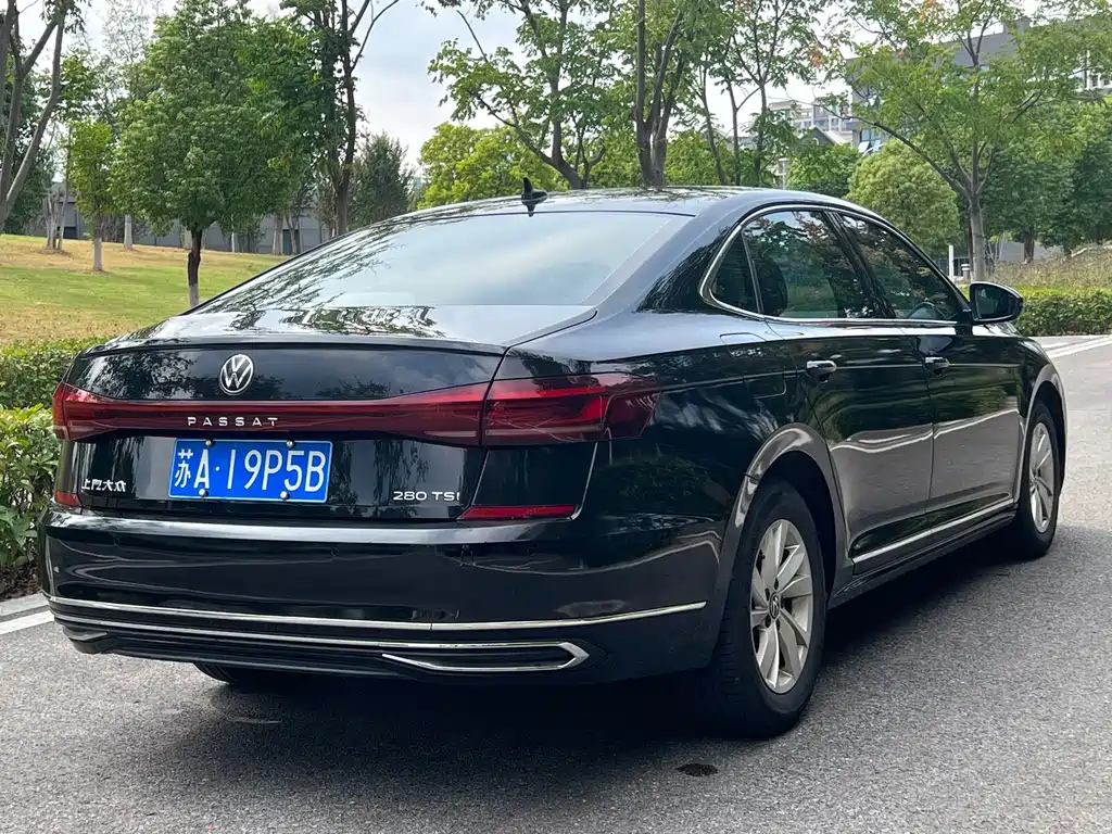 VOLKSWAGEN PASSAT 2023
