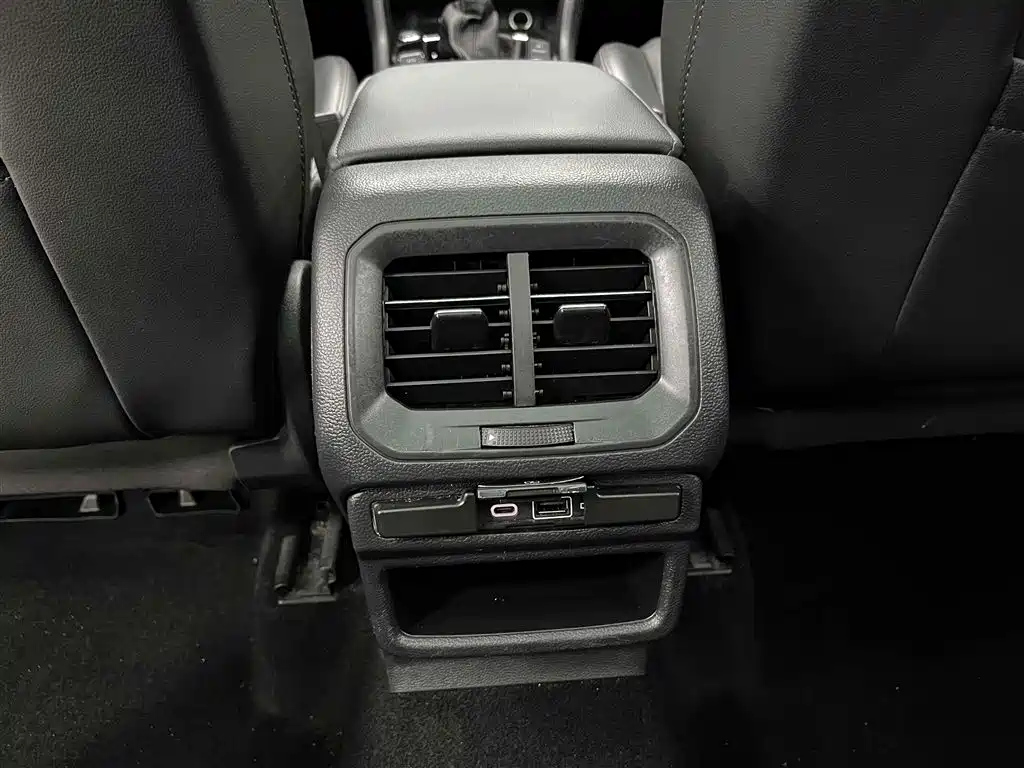 VOLKSWAGEN THARU 2021