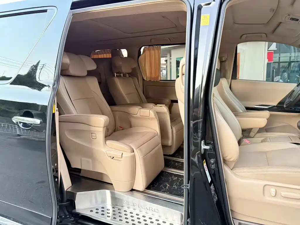 TOYOTA ALPHARD 2015