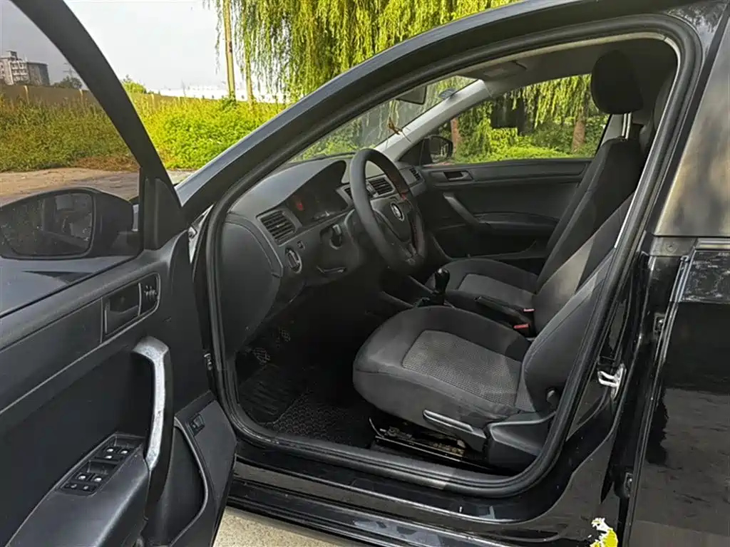 VOLKSWAGEN SANTANA 2018