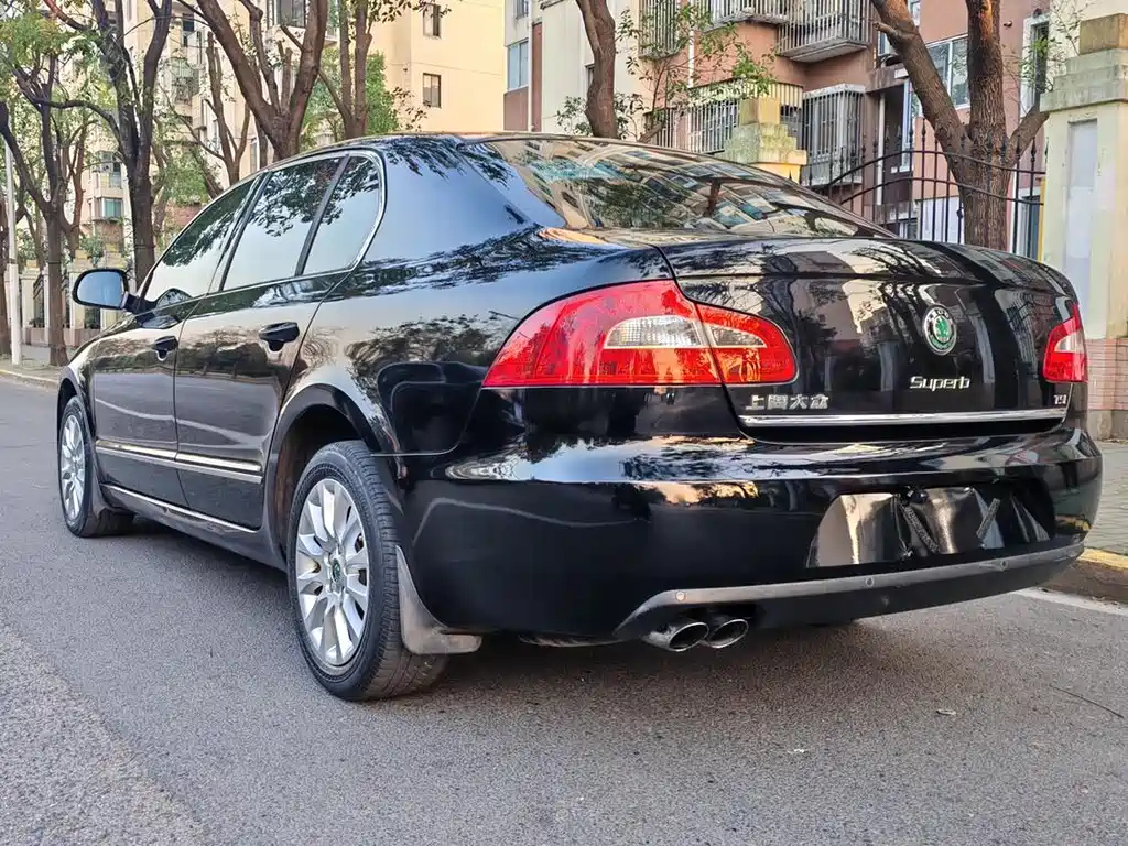 SKODA SUPERB 2012