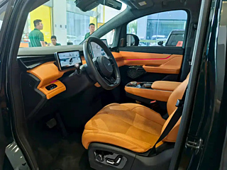 LEVC L380 2024 YEAR 140 6 SEATS 4WD ULTRA 2024