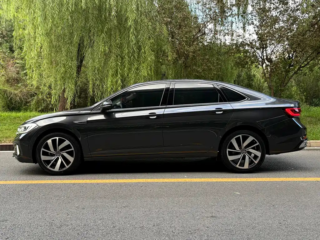 VOLKSWAGEN SAGITAR 2023