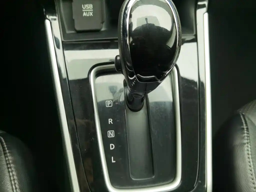 NISSAN SYLPHY 2019