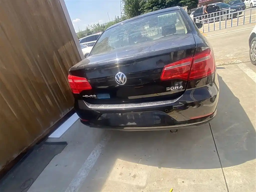 VOLKSWAGEN BORA 2013