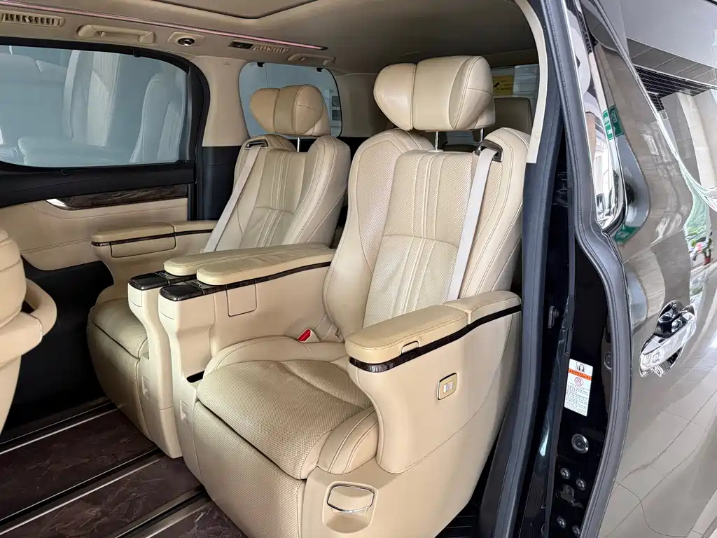 TOYOTA ALPHARD 2018