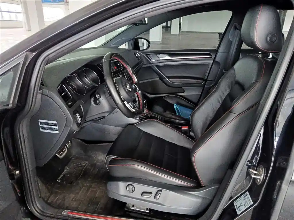 VOLKSWAGEN GOLF GTI 2016