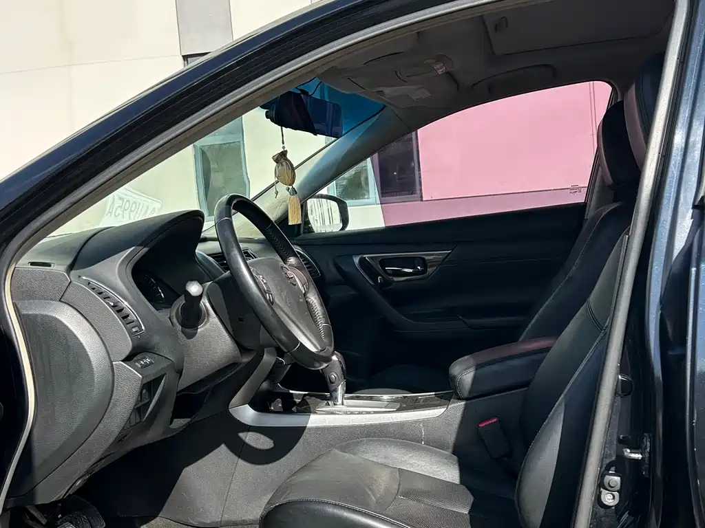 NISSAN TEANA 2015
