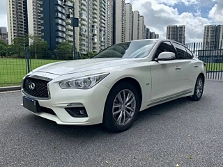 Заказать INFINITI Q50L