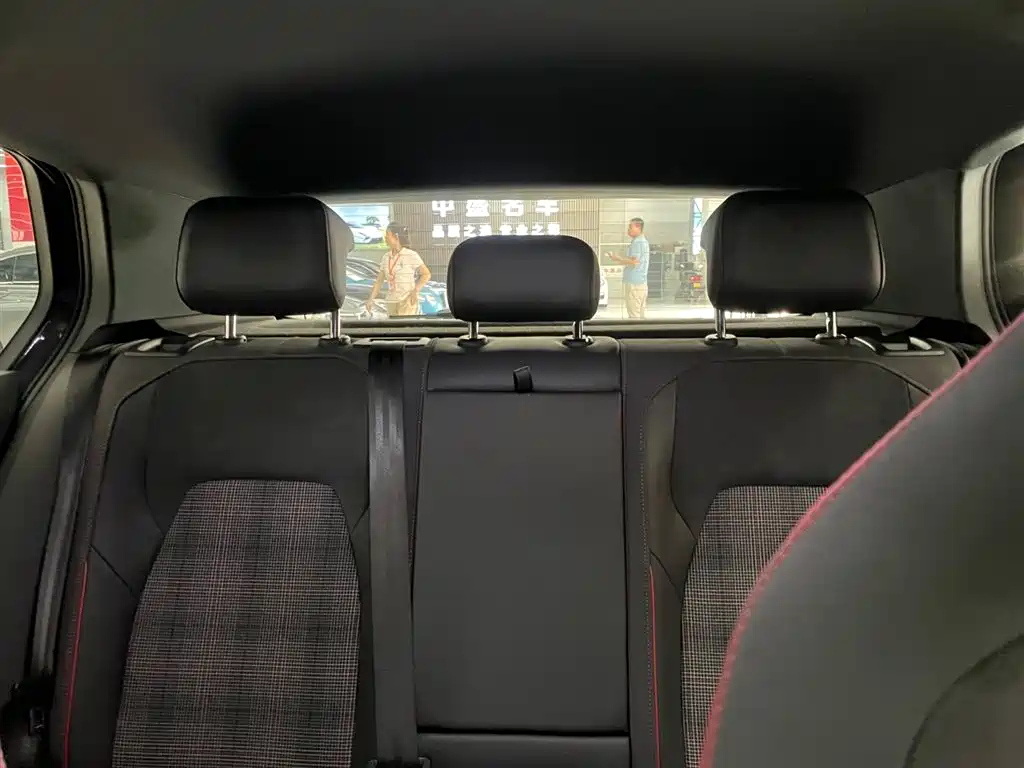 VOLKSWAGEN GOLF GTI 2021