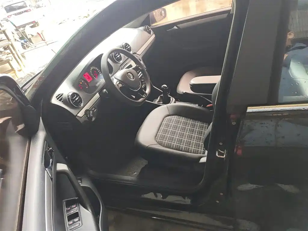 VOLKSWAGEN JETTA 2017