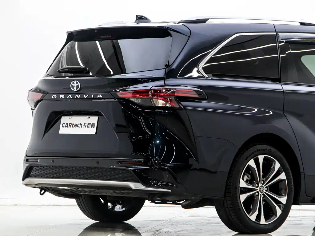 TOYOTA GRANVIA 2023