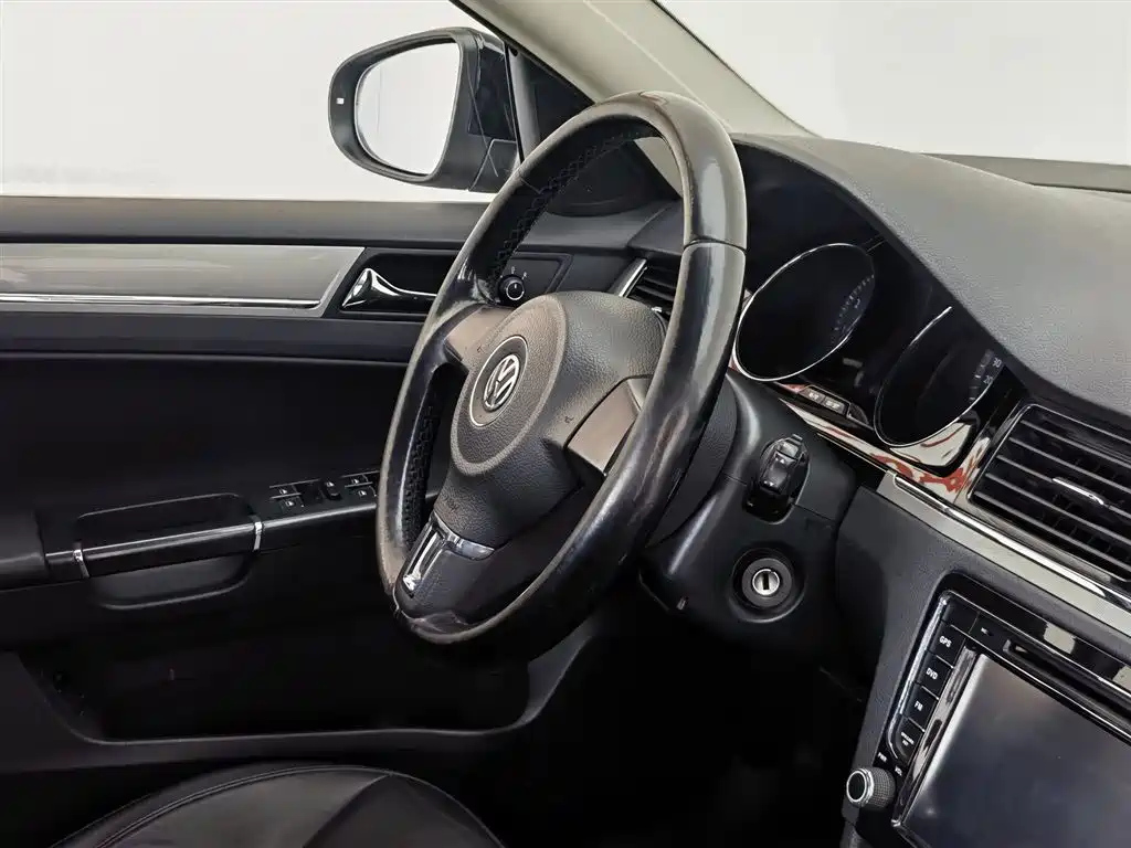 VOLKSWAGEN BORA 2013