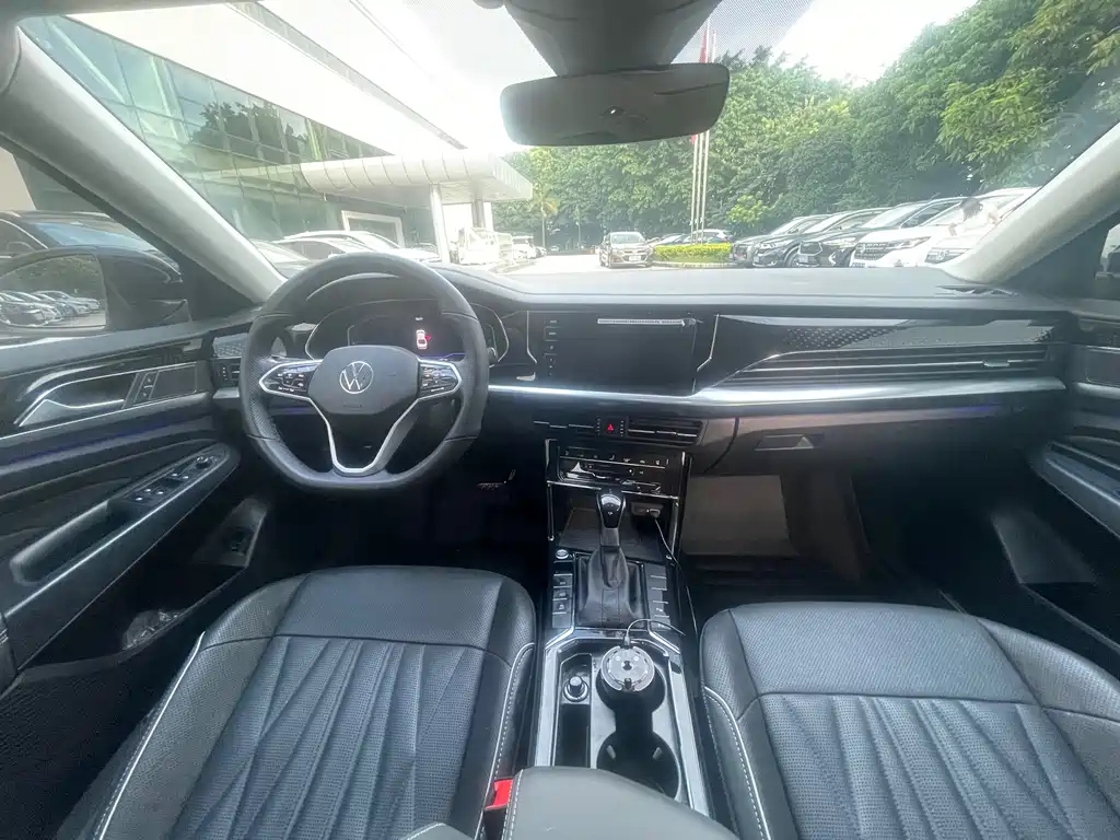 VOLKSWAGEN PASSAT 2023