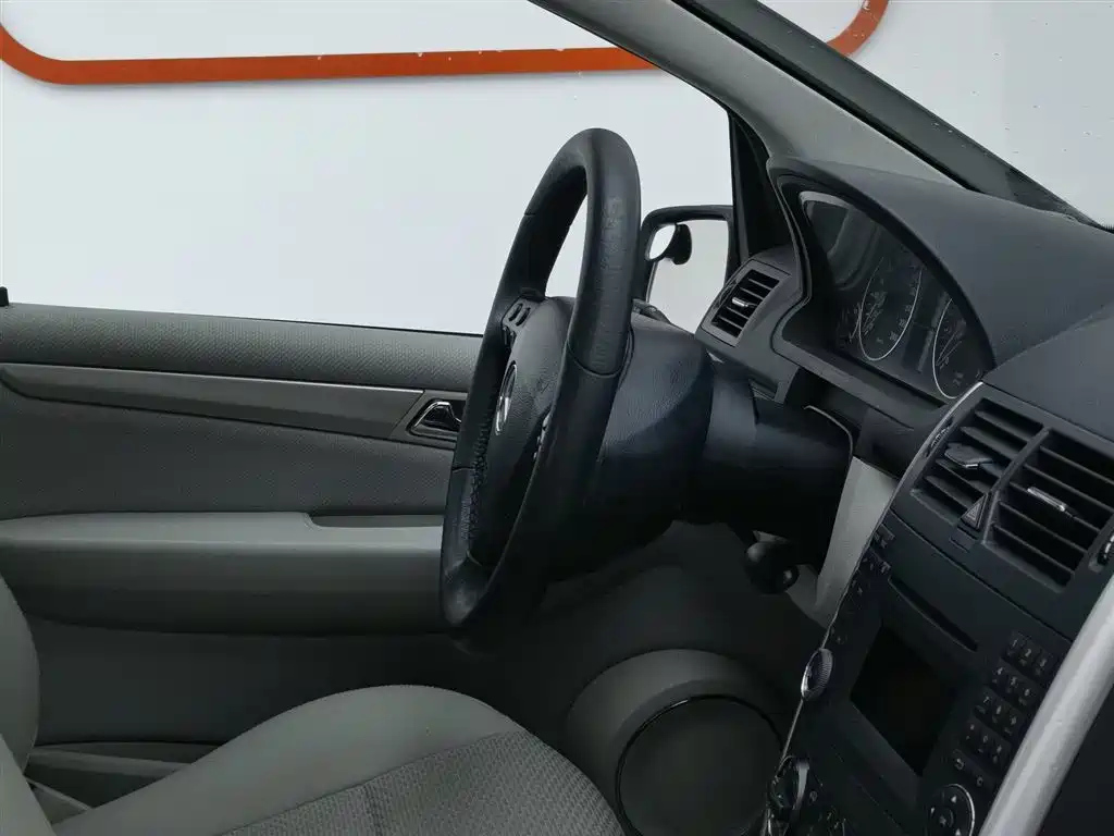 MERCEDES BENZ A-CLASS IMPORT 2011