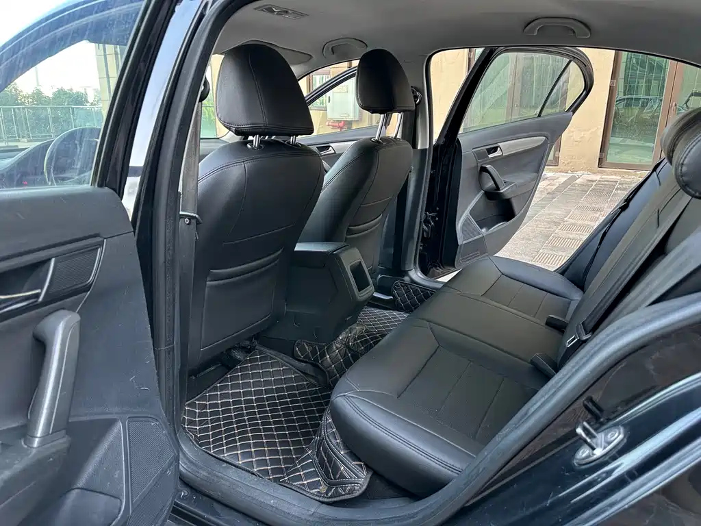 VOLKSWAGEN LAVIDA 2015