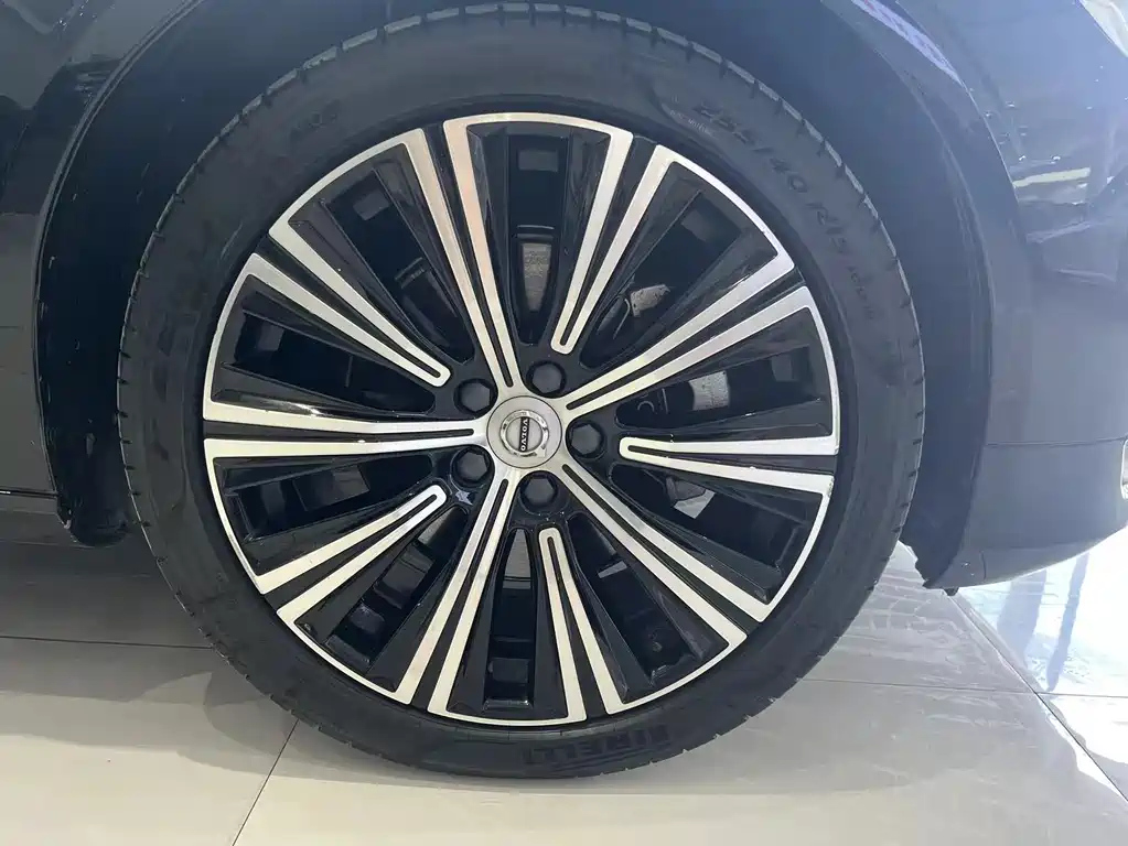 VOLVO S90 2024